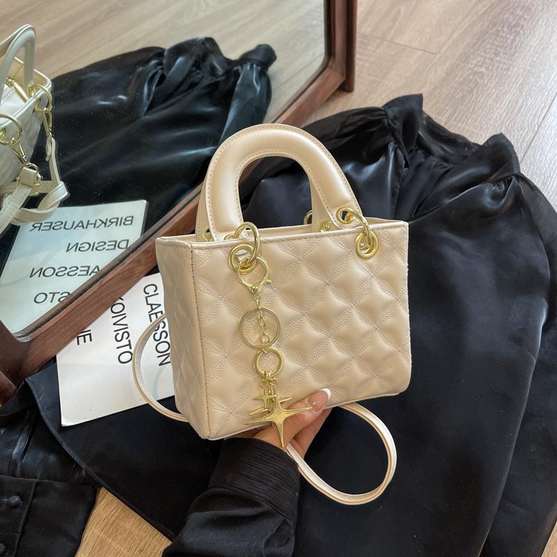Bag Women's Xiaoxiangfeng Fashion Women's Bag Autumn and Winter Glossy Crossbody Bag Niche Simple Portable Rhombus Temperament Princess Diana Bag