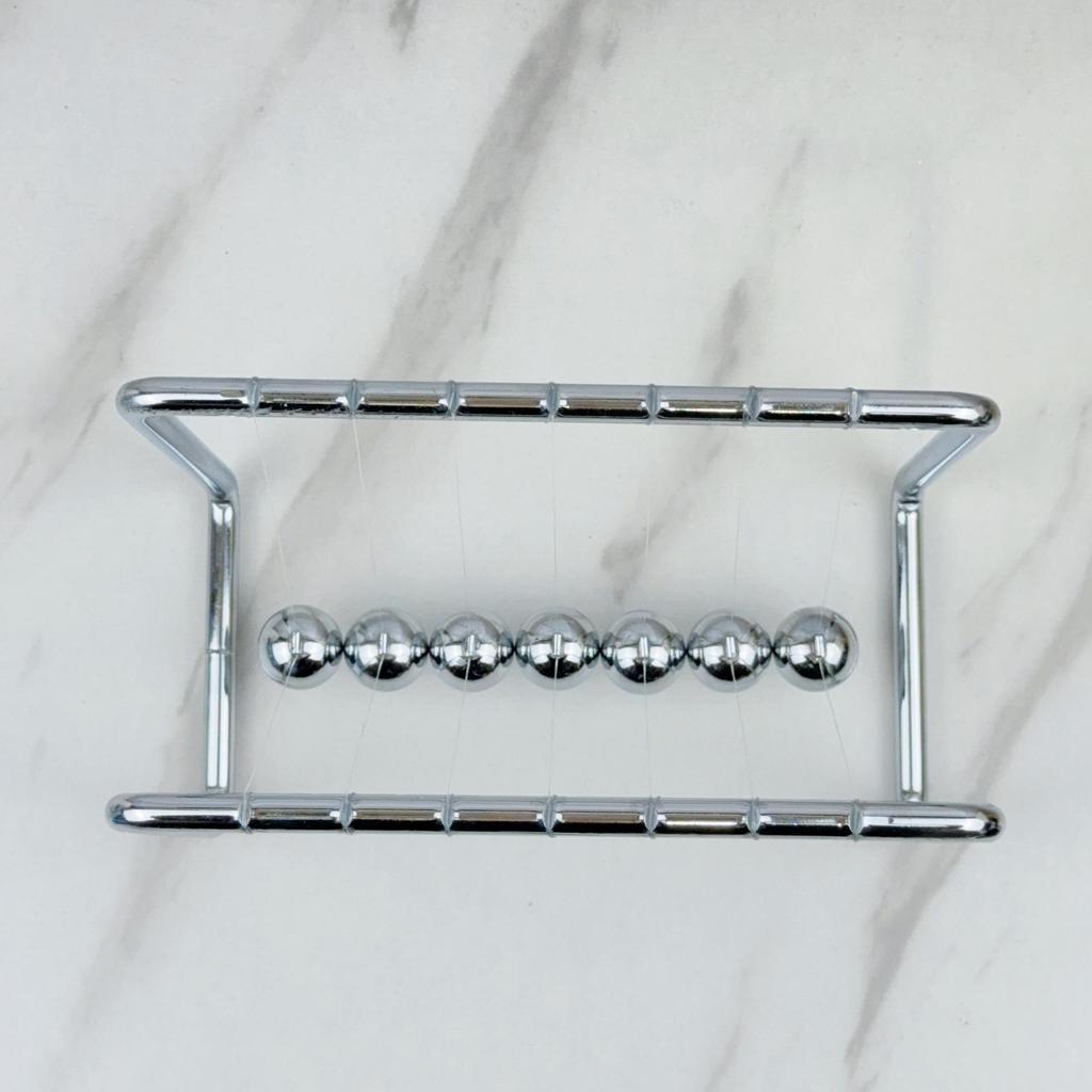 All-Metal 7-Ball Newton's Cradle Ornament - Creative Decompression Handicraft