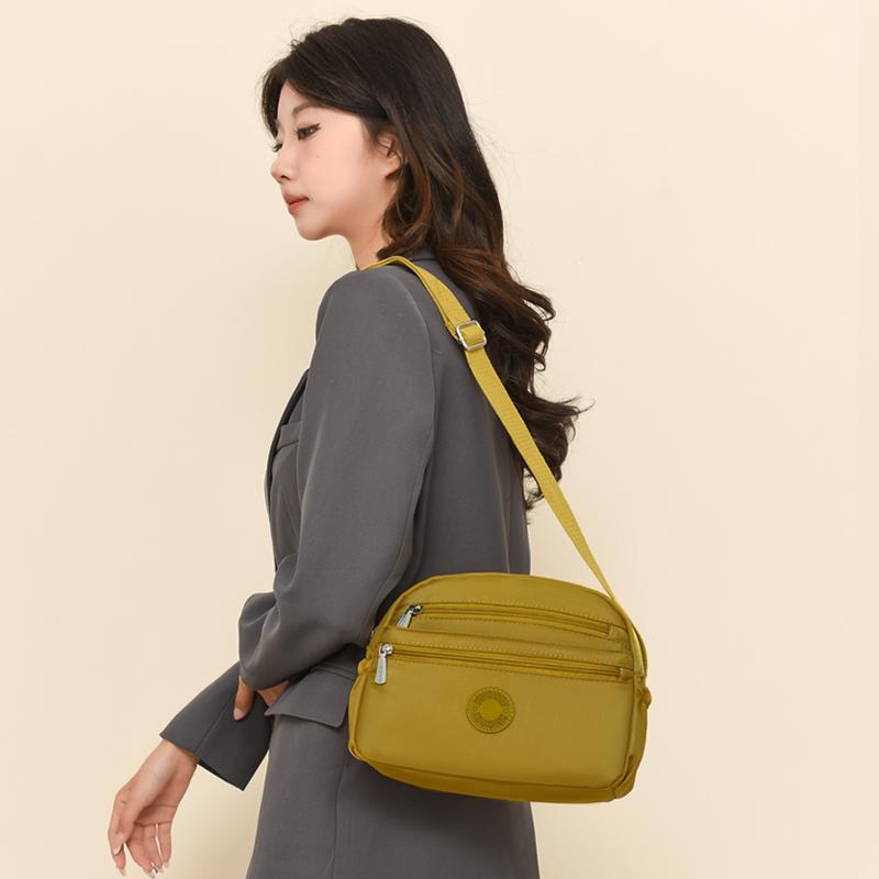 Damska torba na ramię z wieloma kieszeniami Lekka nylonowa torba crossbody dla mam w średnim wieku