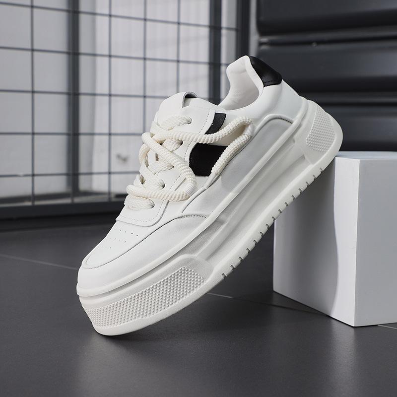 Jungenschuhe neue Frühling Plateau Student Board Schuhe lässige Sportschuhe Innenhöhe erhöhen Herrenschuhe Spot