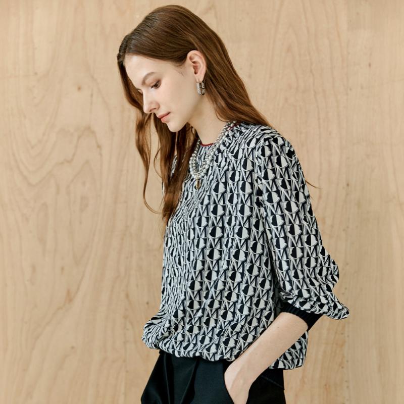 Maxza Geometric Lettering Pleats Round Neck Blouse Zd04qb602on