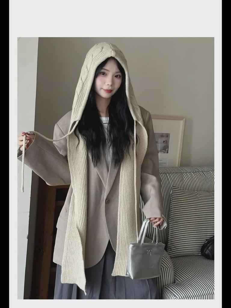 Women's Hooded Knitted Shawl: Wool Hat-Scarf-Waistcoat Combo for Autumn/Winter