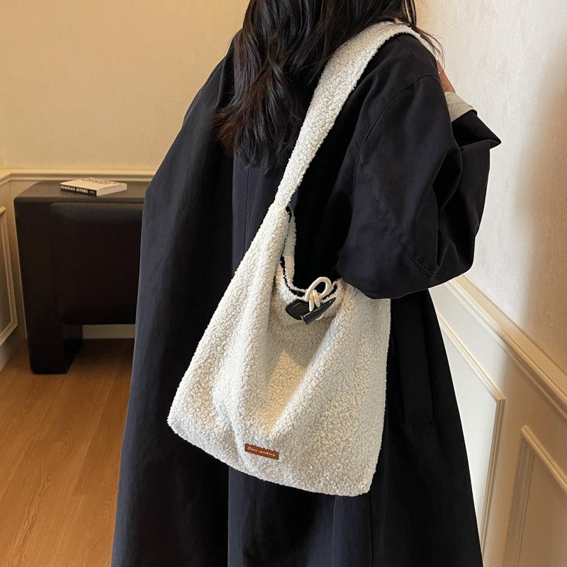 Korean version of lazy wind tote bag women's 2025 autumn new large-capacity plush shoulder crossbody plaid cloth bag