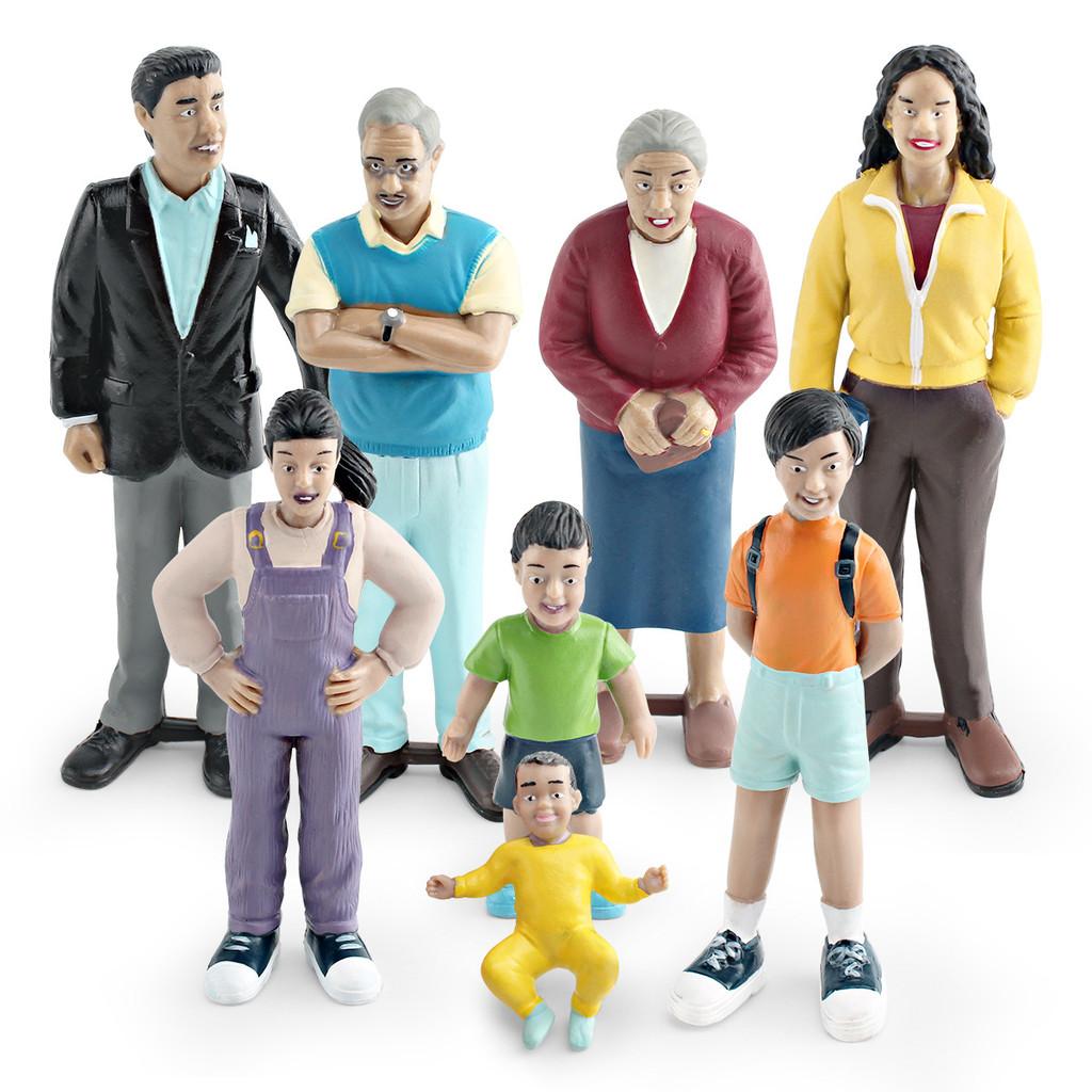 Family Figurine Set For Home Decor With Pvc Material And Realistic Human Models For Collectors