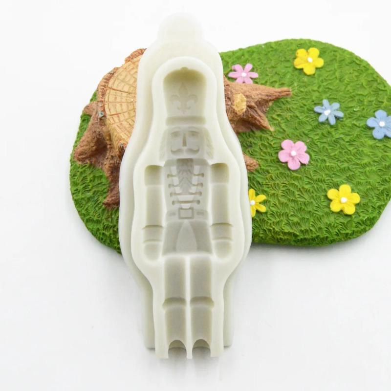 Christmas Guard 3D Resin Silicone Mold Kitchen Baking Decoration Tool DIY Soldier Cake Chocolate Dessert Candy Fondant Moulds