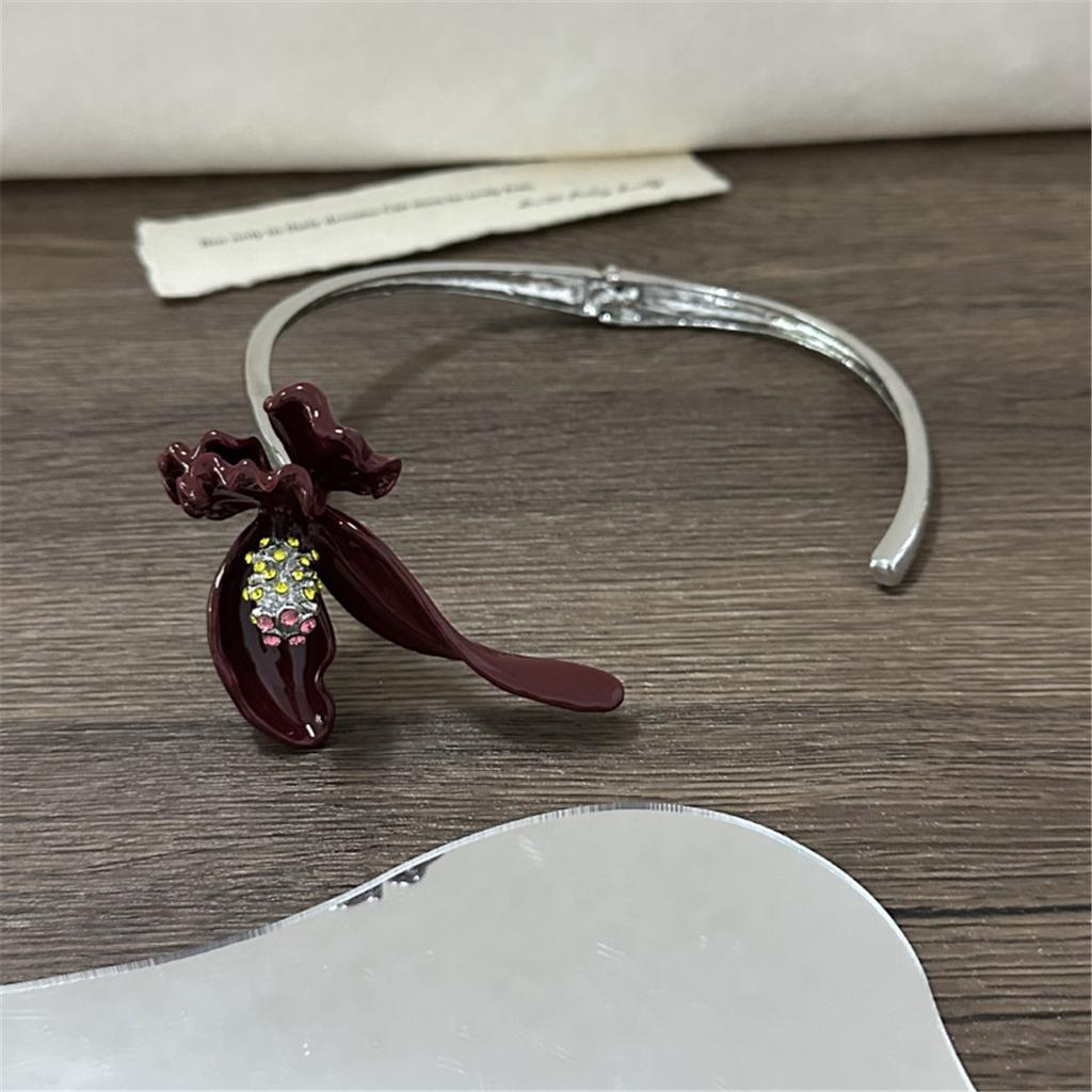 Tooxika Heavy Duty Vintage Metal Enamel Warbler Tail Flower Open Collar Fashion High Sense Choker Collarbone Chain