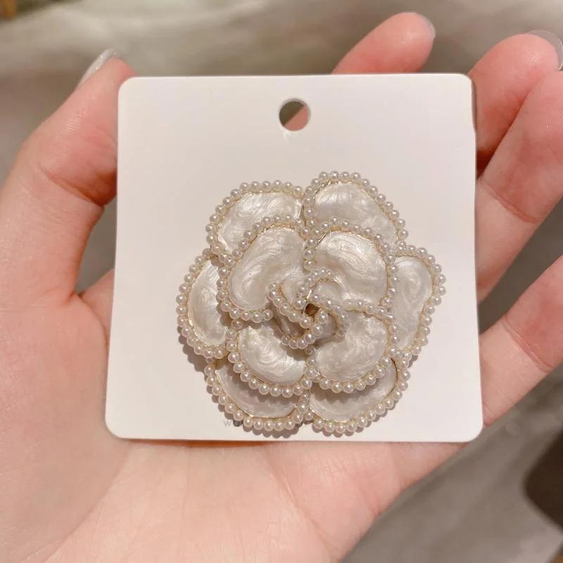Fashion Pearl Flower Brooch for Women Trendy Temperament Camellia Pins Clothing Accessories Jewelry