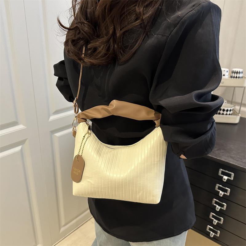 High-value Niche Design Pleated Portable New Summer Popular Beautiful Shoulder Messenger Bag Versatile