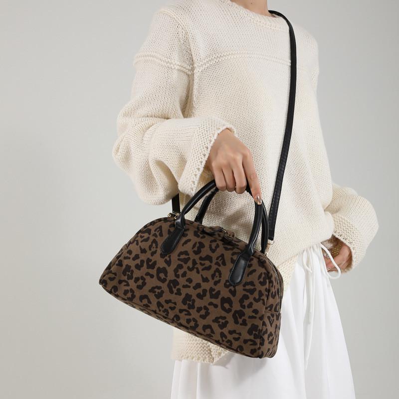 Trendy Aesthetic Pu Shoulder Bag Elegant Vintage Pillow Bag For Everyday Use