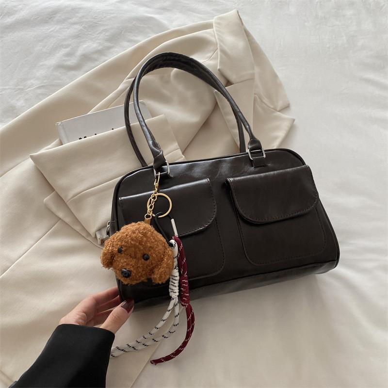 

Chic Large Capacity Shoulder Bag For Women Featuring Retro Style And Comfy Everyday Use Without Pendant