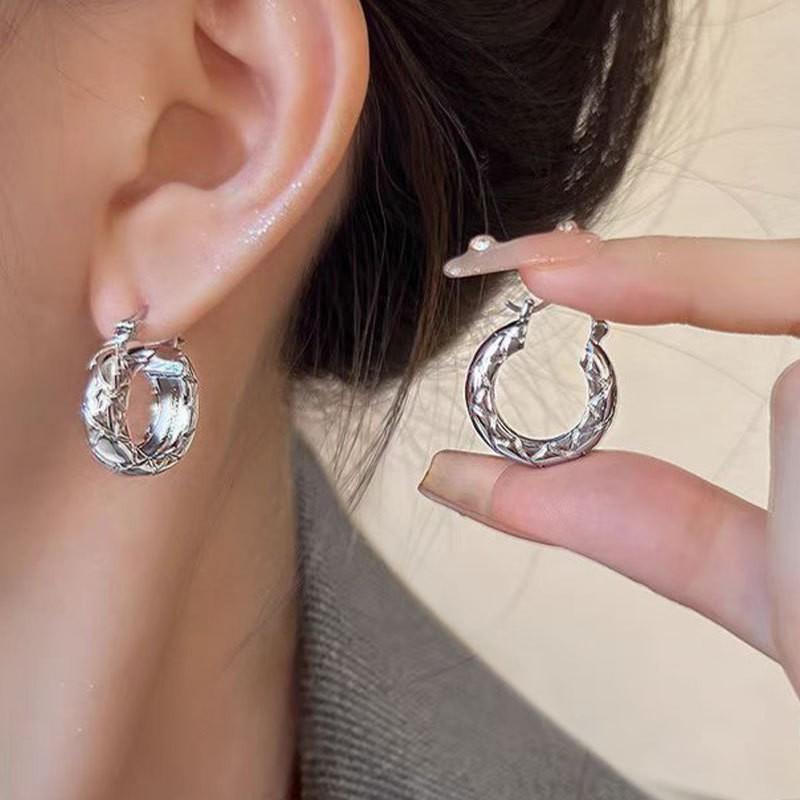 Korean Simple Ring Texture Design Earrings Women'S Fashion Light Luxury High Sense Personalized Versatile Stud Earrings Ear Jewelry