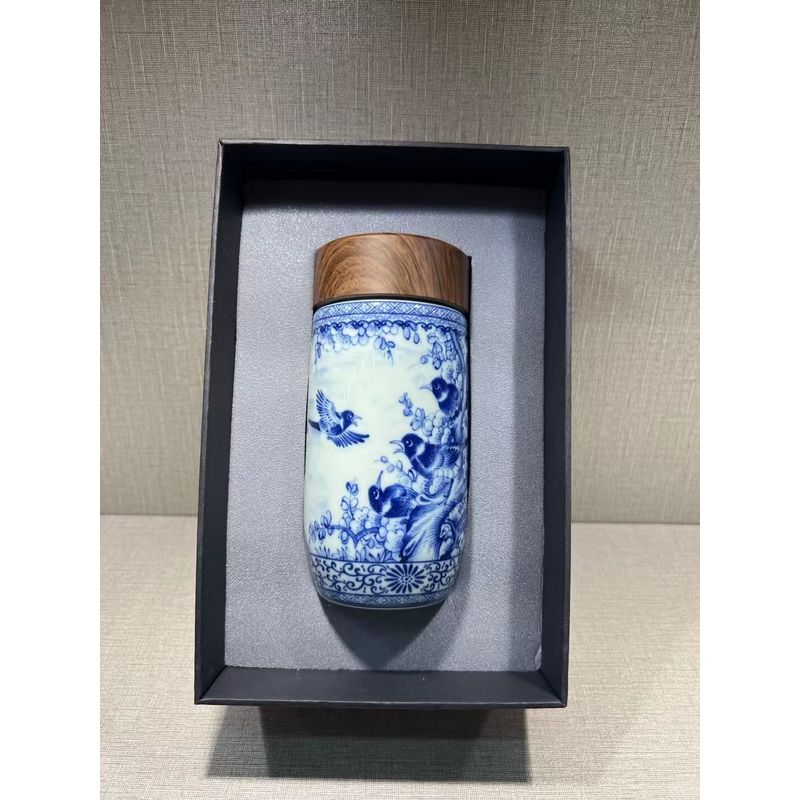 

Керамическая чайная чашка Jingdezhen, Термокружка большой емкости, Портативная чашка с крышкой, Белая фарфоровая портативная чашка для улицы 245 ml Happy Eyebrow Ceramic Thermos Cup