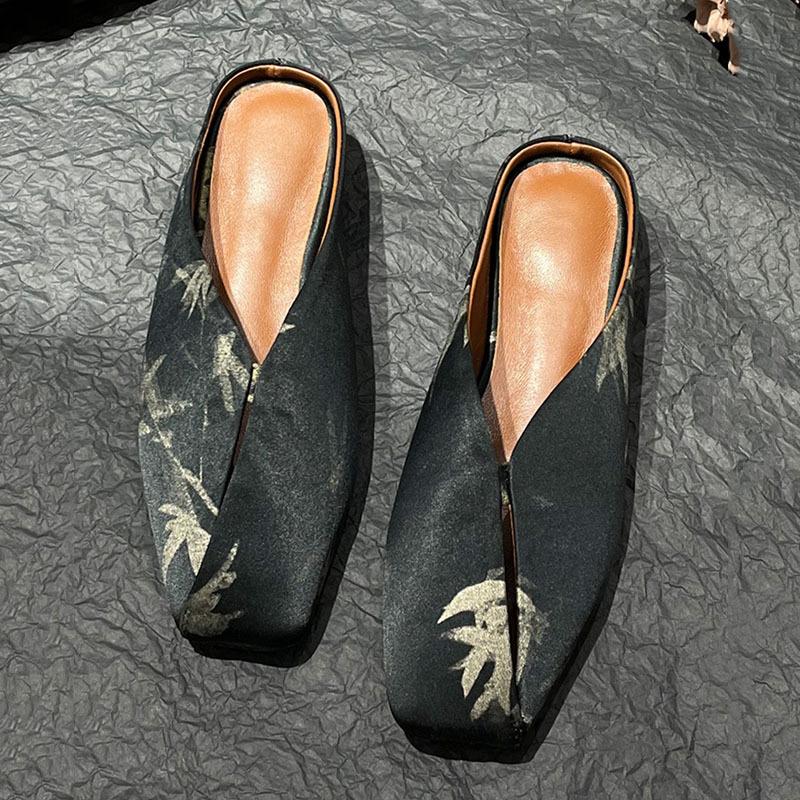 Neue Damen-Einzelschuhe im chinesischen Stil mit Druck, Sommer und Herbst 2025, französische flache elegante Halbpantoletten-Hausschuhe