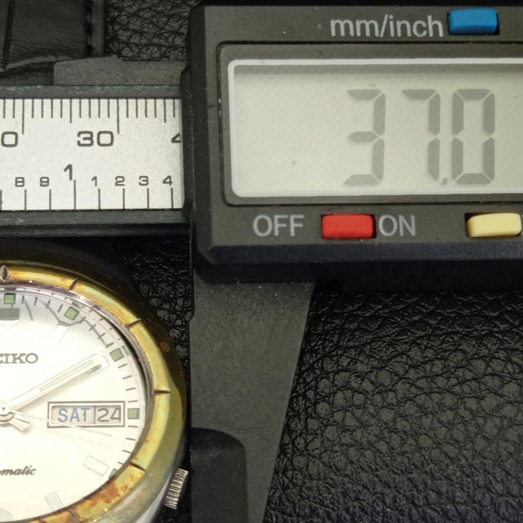 SEIKO AUTOMATIC VINTAGE 7019A JAPAN MENS SILVER COLOR DIAL WATCH a702326-5 R124-a702326