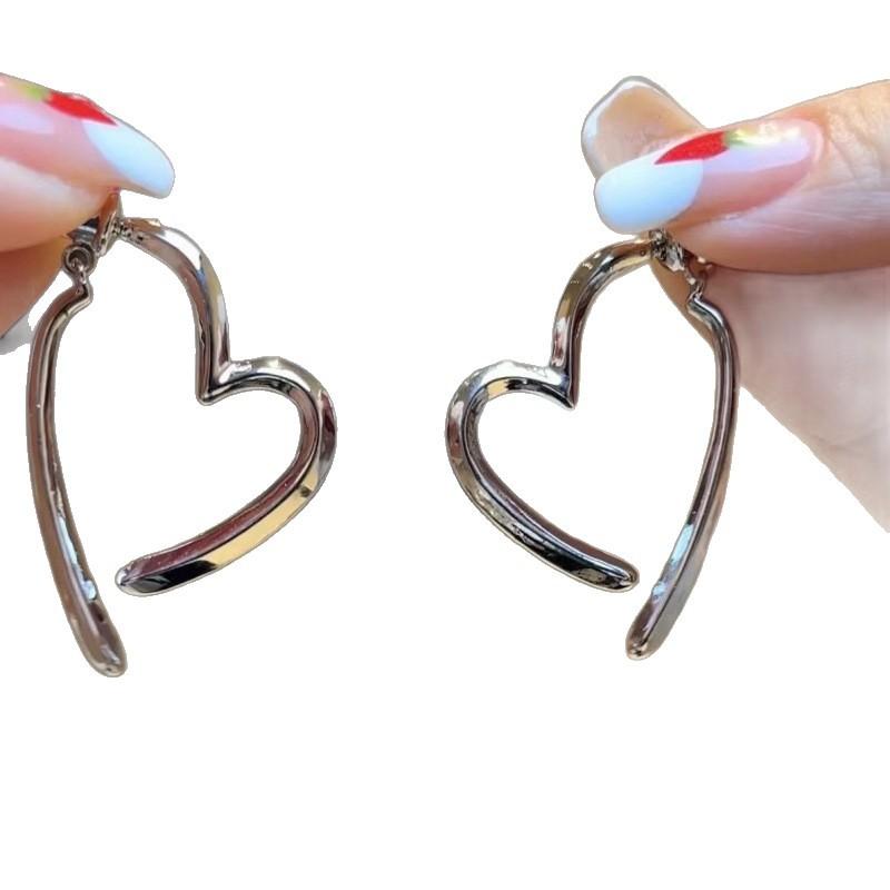 Simple and cold wind Metal love earrings Versatile design cross peach heart earrings Femininity advanced earrings