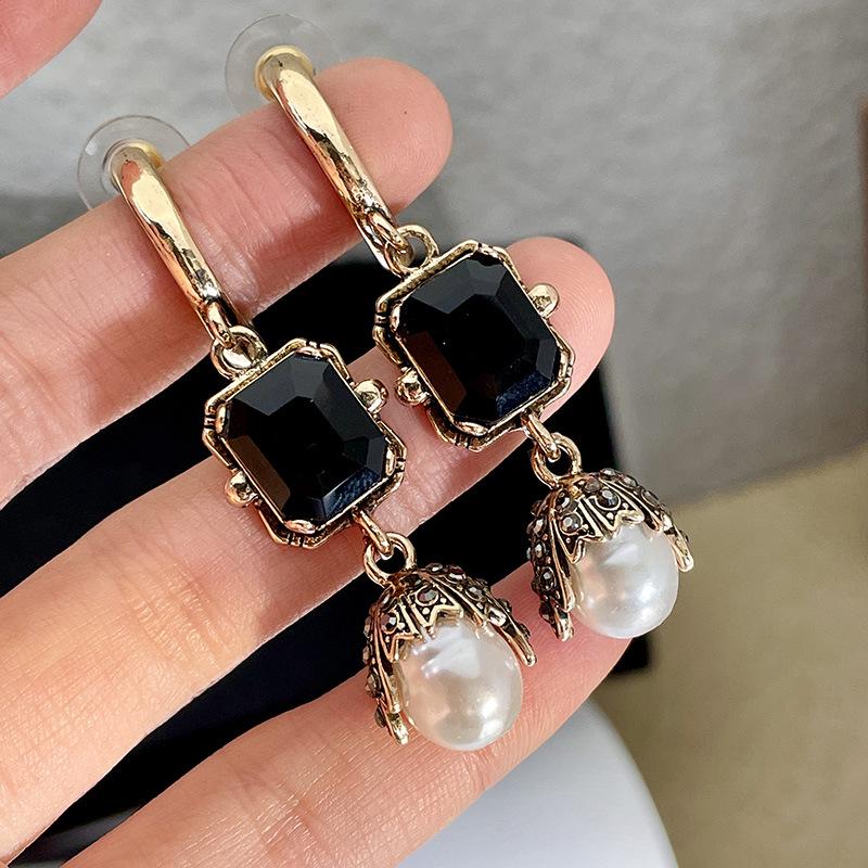 Vintage Black Series Stud Earrings 925 Silver Needle Minimalist High-End Personality Accessories for Women