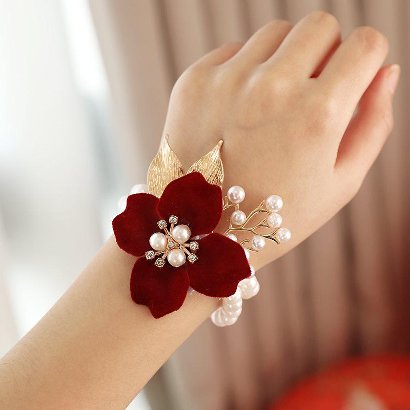 Complete Wedding Corsage Set for Groom, Bride, and Parents: Boutonniere and Brooch Collection for a Perfect Ceremony