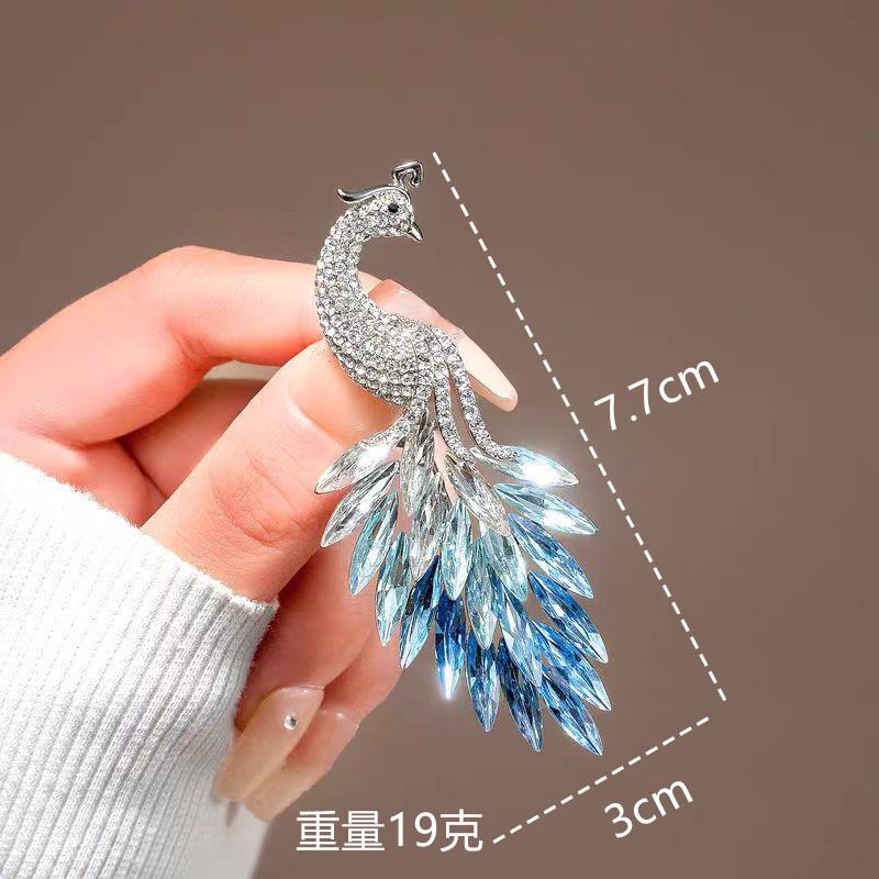 Exquisite Gradual Change Imitation Crystal Peacock Brooch Female Anti-light Buckle Elegant Atmosphere Dress Corsage