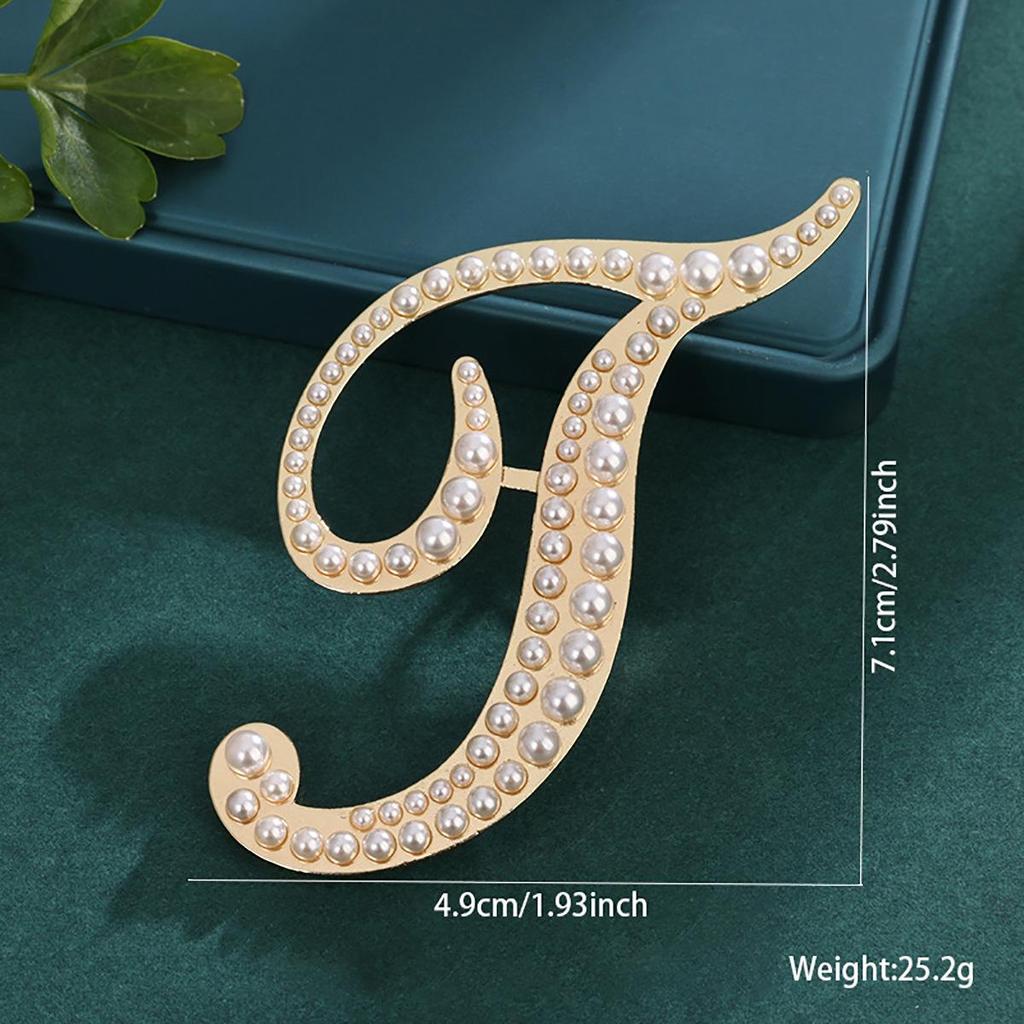 Pearl Alphabet Brooches: Retro Letter Pins for Clothing and Necklines.