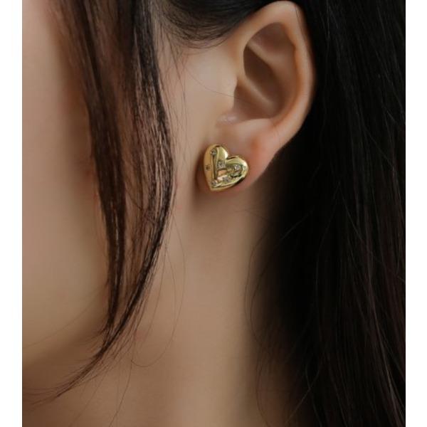 

Trendy Cold Wind Popular Stacked Chain Love Heart Pendant Stud Earrings Set