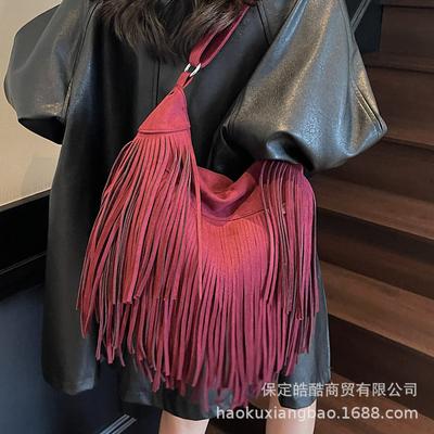 Niche Design Bag Women's Autumn 2025 New Fashion Matte Shoulder Messenger Bag High-end Fringed Bucket Bag