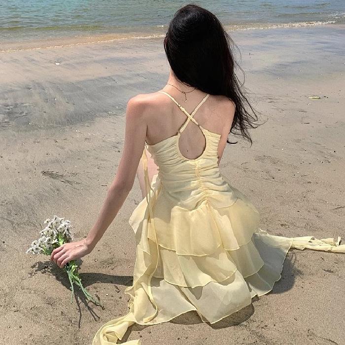 Seaside vacation dress new sweet girl gentle yellow suspender skirt backless irregular short skirt children