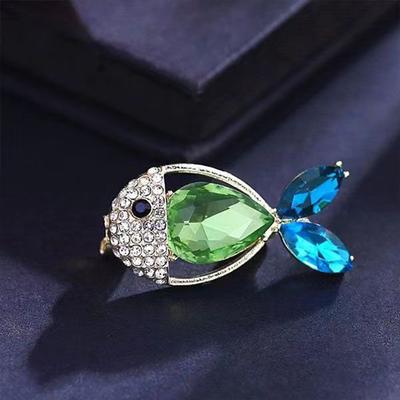 Fashion Cute Fish Cartoon Ocean Animal Brooches for Women Girls Crystal Clothing Cute Lapel Pin Accessories Jewelry