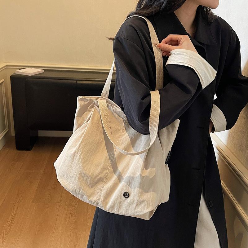 2025 New Large-capacity Casual Simple Texture Underarm Shoulder Bag Versatile Korean Version Solid Color Handbag
