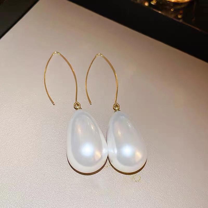Exquisite 2023 French Minimalist Teardrop Pearl Earrings - Elegant Niche Design for Women