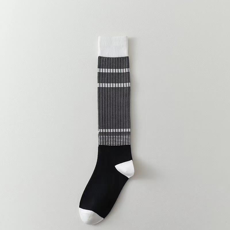 

Осенне-зимние женские гольфы средней длины до колена и голени в стиле ретро с яркими горизонтальными полосками, чулки из чистого хлопка в студенческом стиле One Size