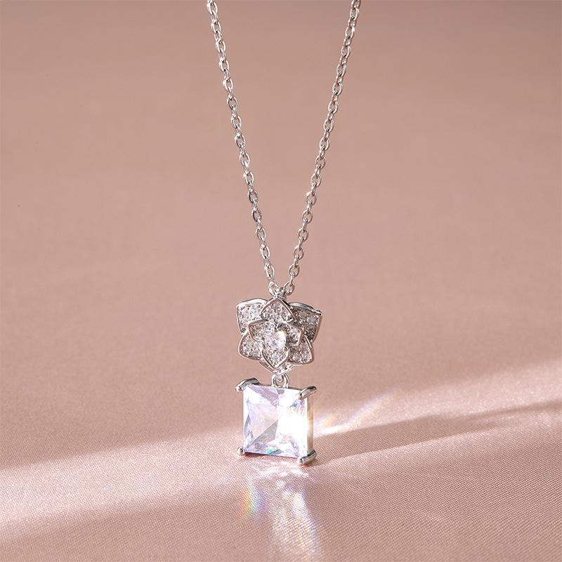 Square Flower Necklace Women'S High-Value Simple And Versatile Trend Zircon Geometric Pendant Exquisite Jewelry
