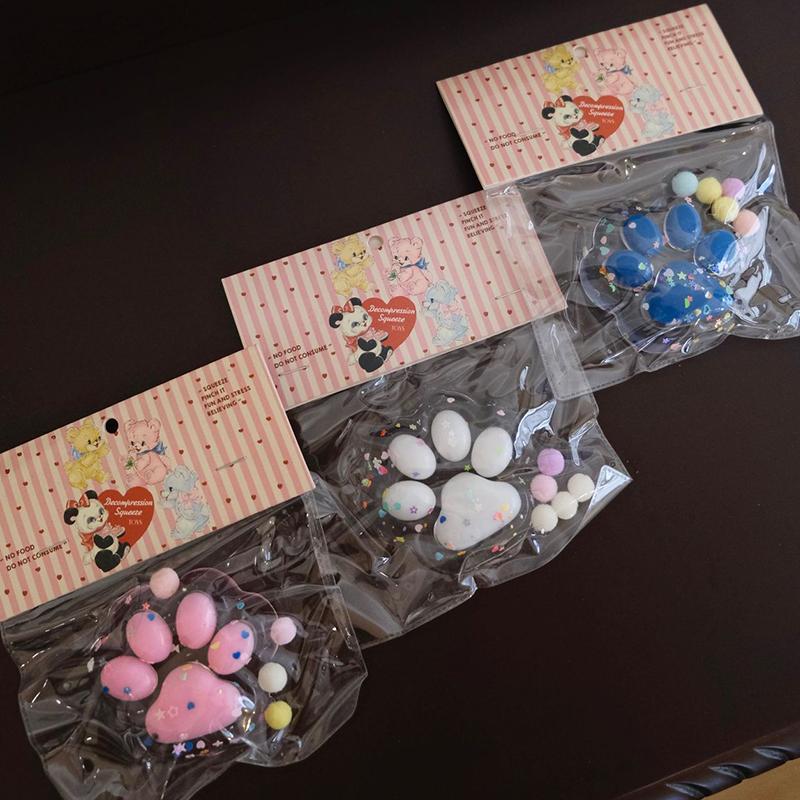Kawaii Glitter Cat Paw Stress Relief Squeeze Toy Food Grade Soft TPR Slow Rising Toy for Kids Sensory Play Use