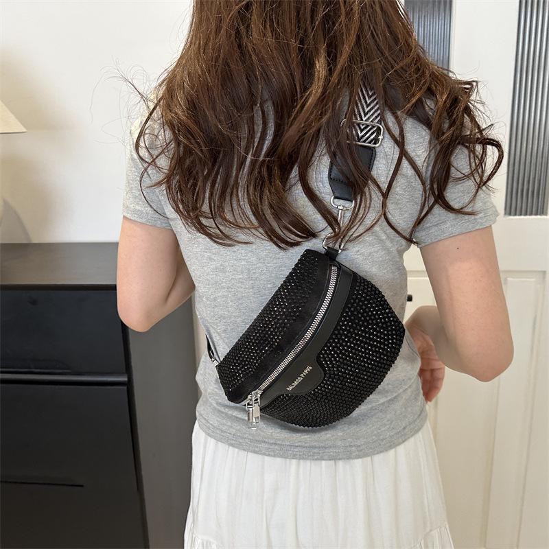 2025 new bag simple and fashionable personalized summer shoulder bag messenger bag fanny pack beautiful niche design breast bag