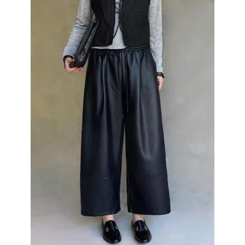 

Простые брюки из протеиновой кожи с высокой посадкой и эластичной талией, женские осенне-зимние новые свободные и универсальные повседневные прямые кожаные брюки длиной девять точек M чёрный