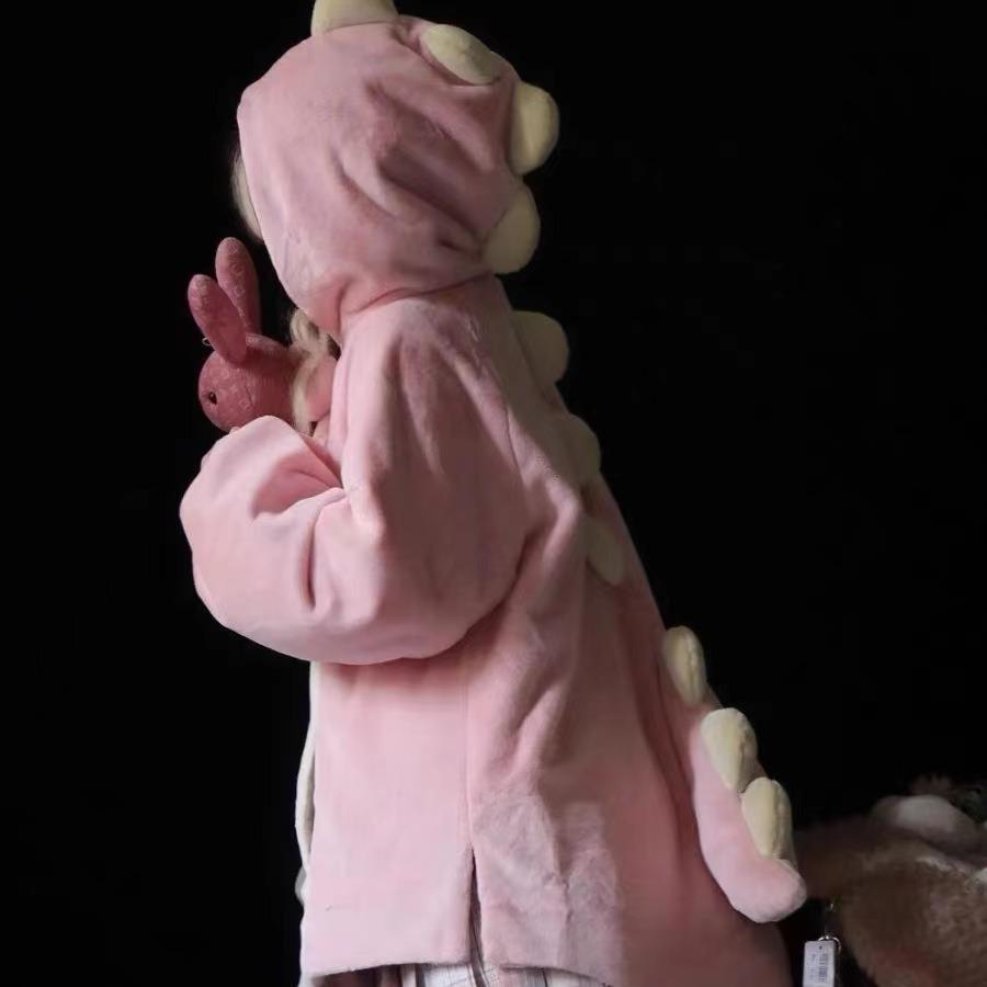 Милий плюшевий плащ-накидка з капюшоном у вигляді динозавра в стилі Лоліта - Затишне оксамитове м'яке пальто для дівчинки на осінньо-зимовий сезон.