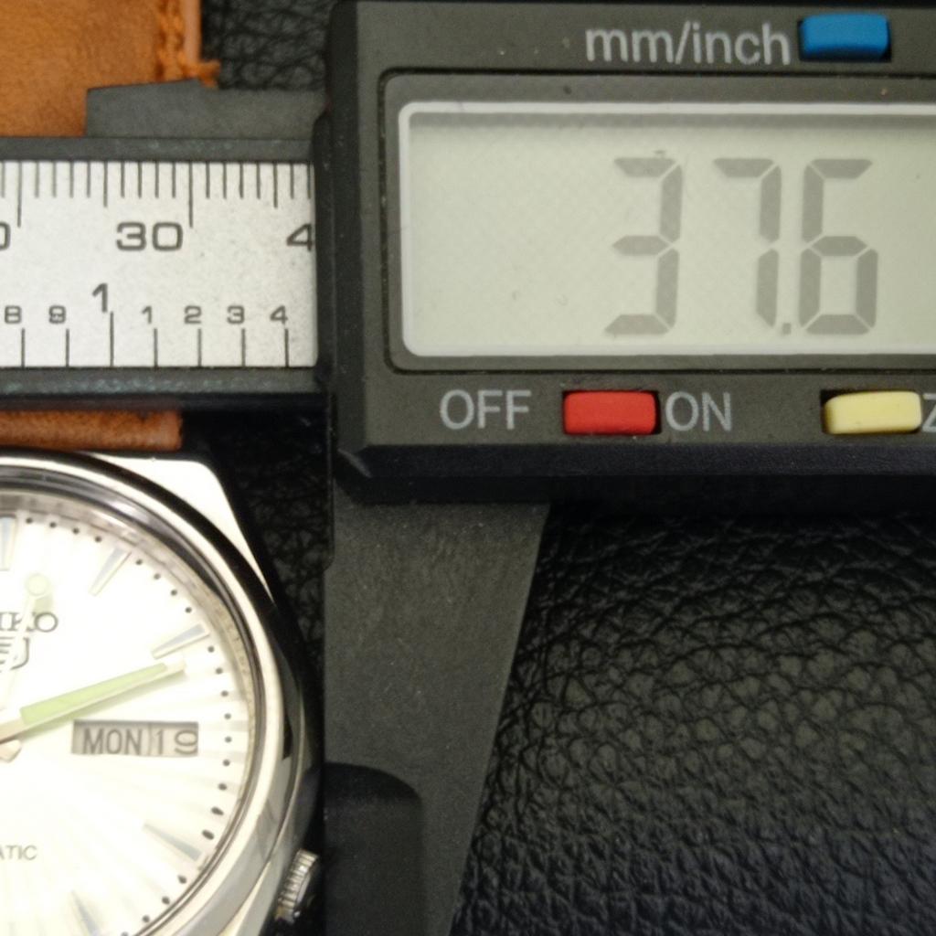 JAPAN VINTAGE SEIKO 5 AUTOMATIC 7009A MENS SILVER COLOR DIAL WATCH a701461-5 R206b-a701461