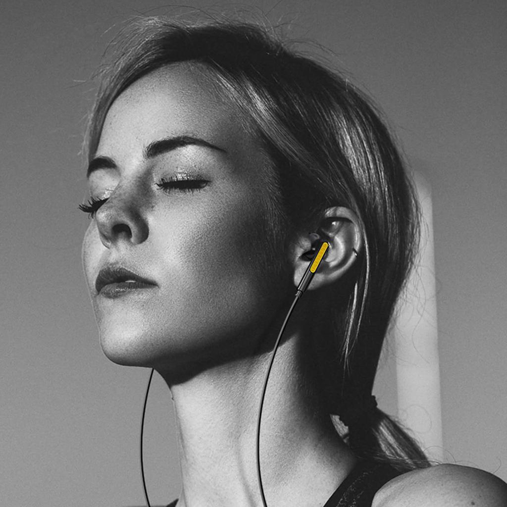 Wired earphones with wired earphones using surround sound and bass enhancement wired gaming earphones with sound effects that seem to be on the bass