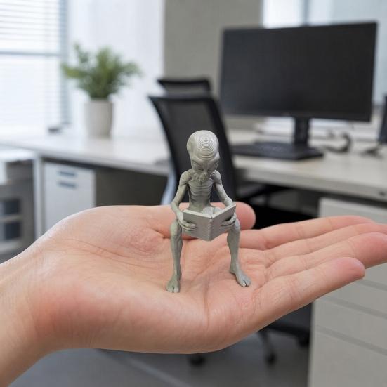 yangyizhi 3D Printed Reading Alien Ornament, Creative Sitting Sculpture, Resin Collectible Figures Desktop Office Study