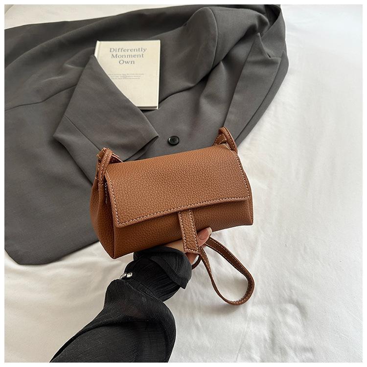 

2025 новая маленькая сумка женская премиальная текстура узор личи модная сумка-мессенджер универсальная в иностранном стиле простая сумка через плечо коричневый