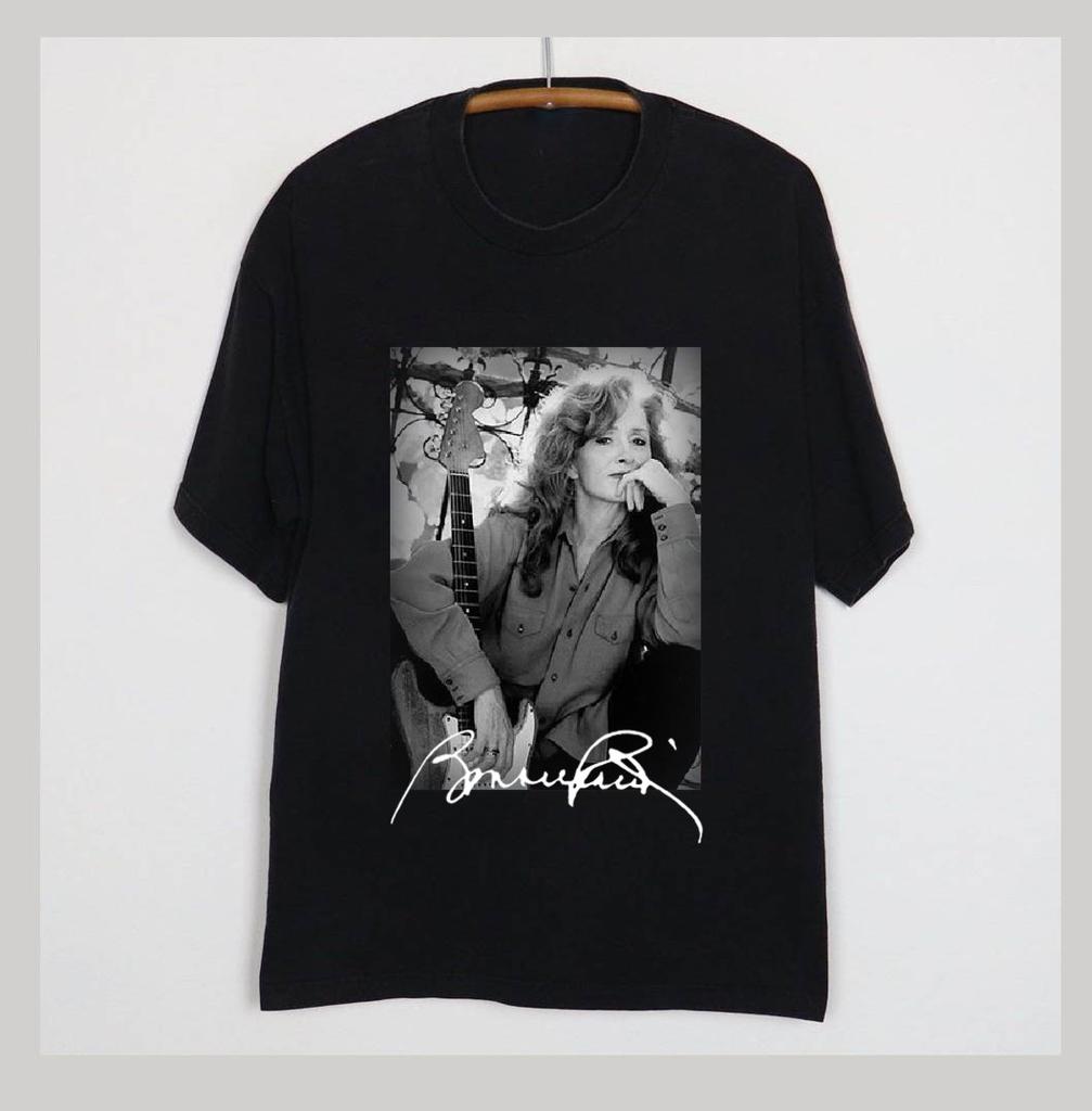 Bonnie Raitt With Guitar BLack Unisex T-Shirt Full Size DI635