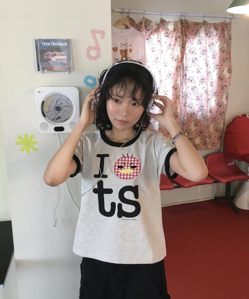Tansanmageunesyum Hello Jadoo X Carbonated Chicken Ringer T-Shirt (Ivory)