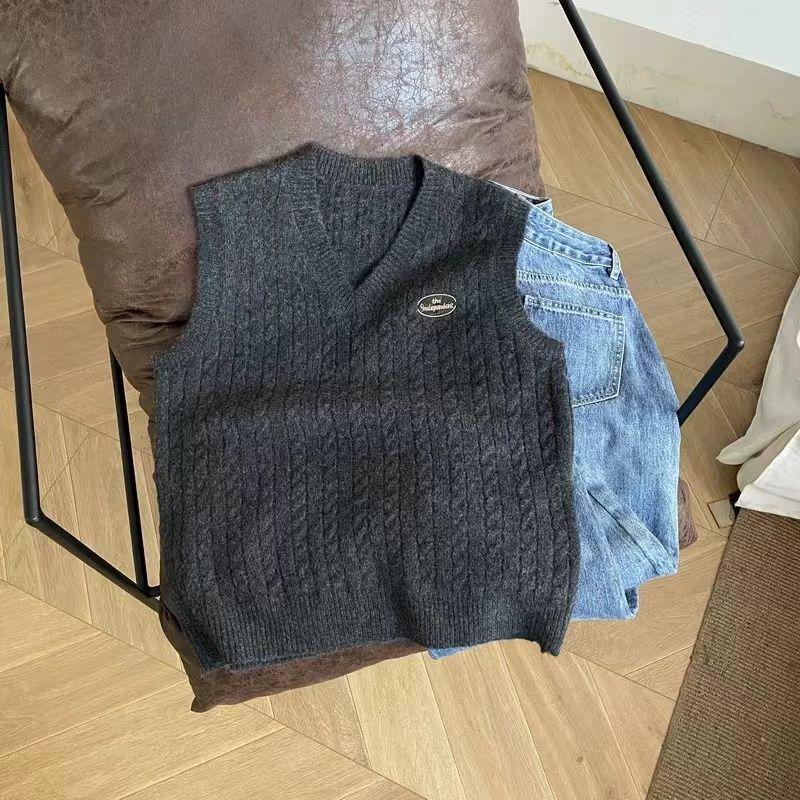 Women's College-Style Cable Knit V-Neck Embroidered Layering Vest