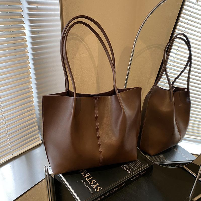 Premium Tote Bag Women's Large Capacity New Winter Popular Retro Versatile Shoulder Bag Commuter Bag