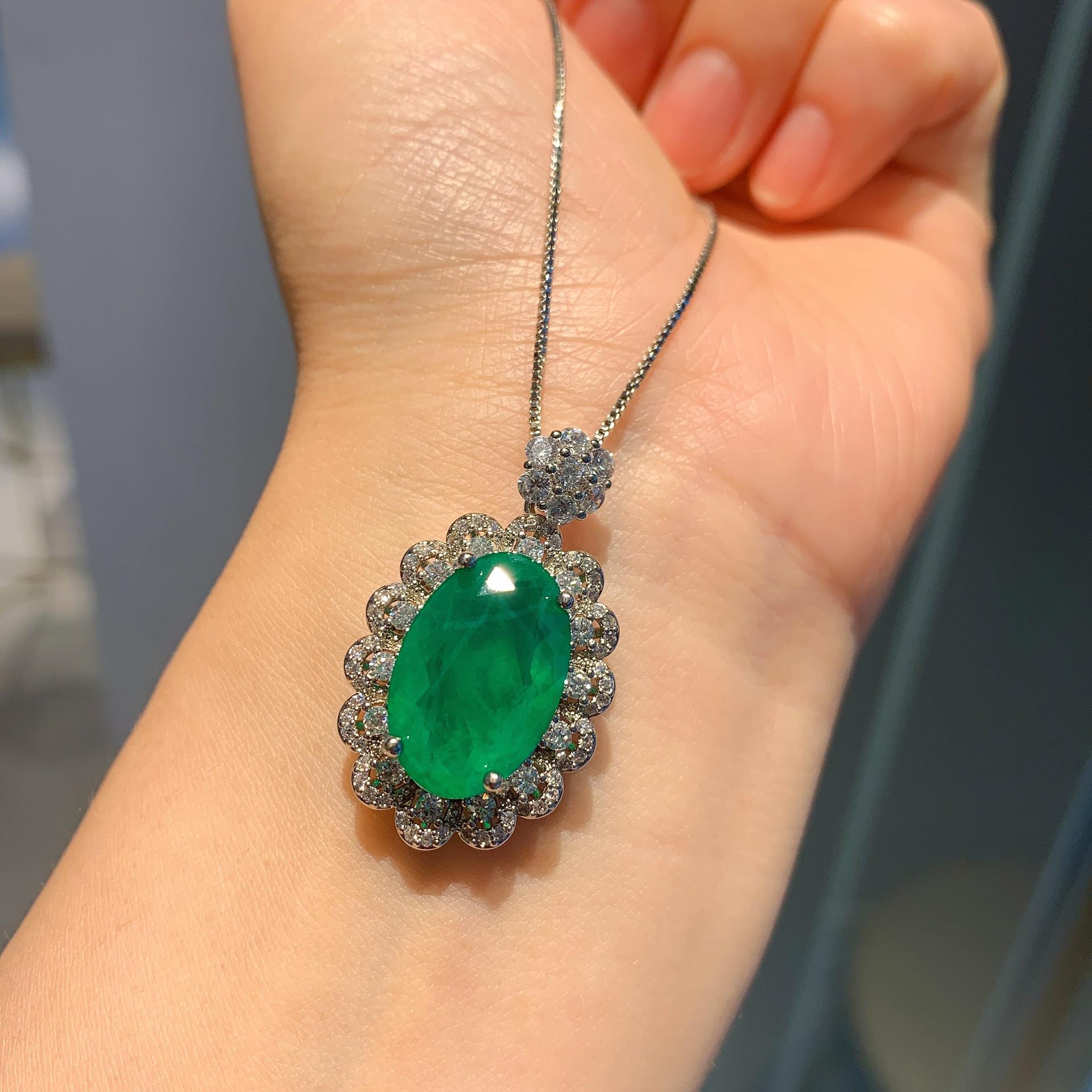 

Ювелирные изделия Ветер Симуляция Изумрудное Ожерелье Набор Ювелирных Изделий Основной Камень Кольцо 8 * 10 Подвеска 12 * 16