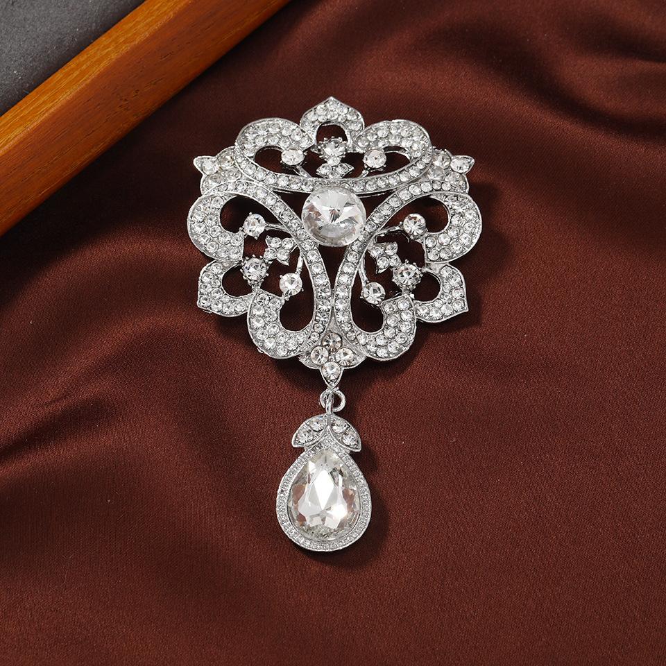 Hollow Design Ladies Crystal Pendant Pin Brooch Ladies Elegant Charming Banquet Badge