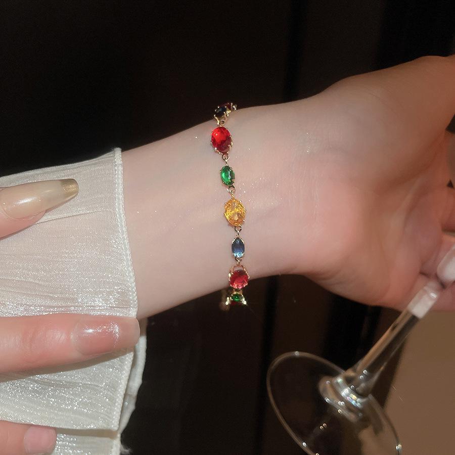 Zircon Flower Geometric Open Bangle: Elegant Retro Bracelet for Women