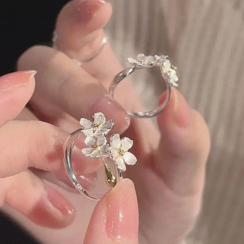 Flower openg rg, iri bracelet, retro niche deign, peronality, high-end ene, veratile, end girlfriend light luxu