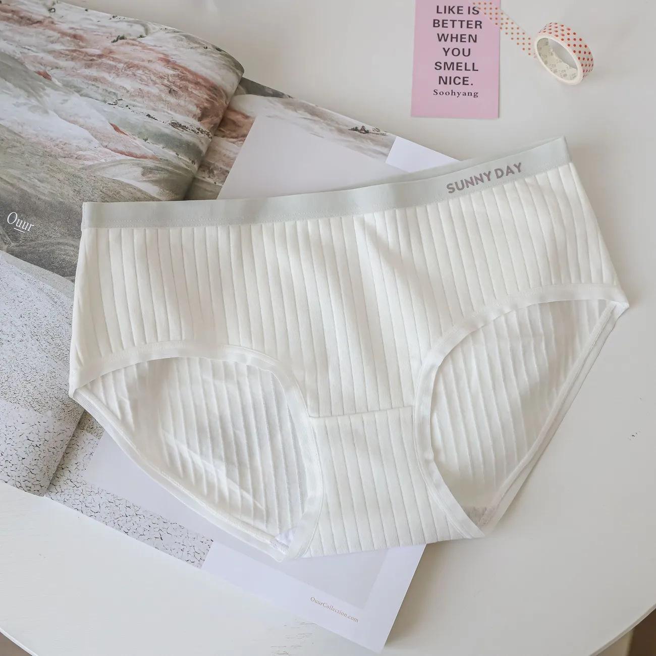 

Simple Letter Solid Color Panties Made of Pure Cotton Antibacterial Mid Waist Comfortable Hip Hugging Triangle Women’s Panties L білий