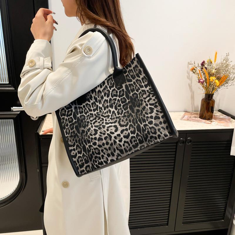 Contemporary Large Tote Bag With Stylish Leopard Pattern And Comfortable Double Straps Shoulder