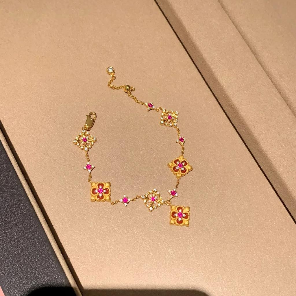 French Retro Rose Red Diamond Red Corundum Six-flower Agate Iris Bracelet Femininity High-end Small Fragrant Style Jewelry